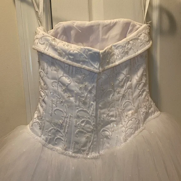 David's Bridal White Strapless Tulle Ball Gown - Picture 3 of 9